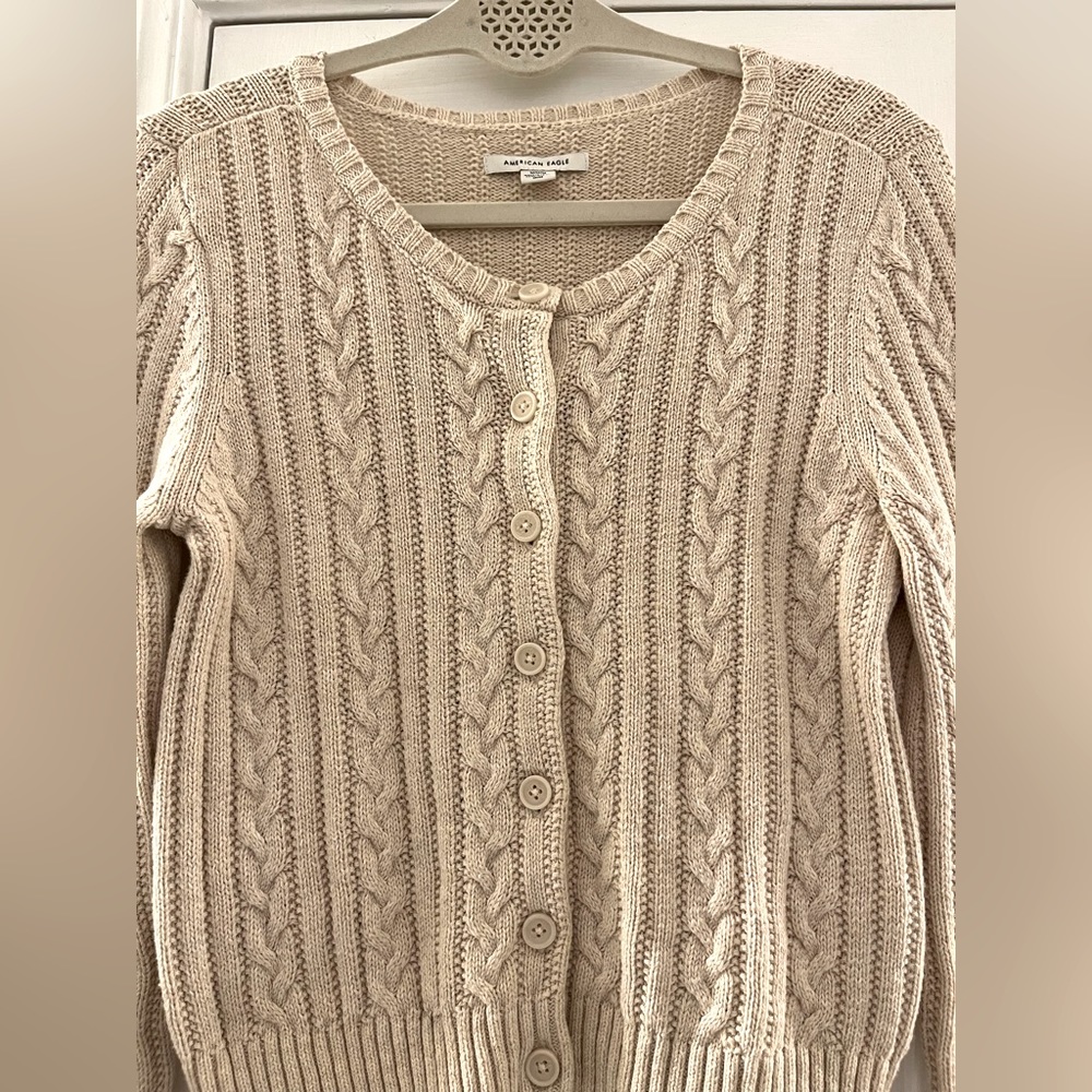 American Eagle cream cardigan size Medium.